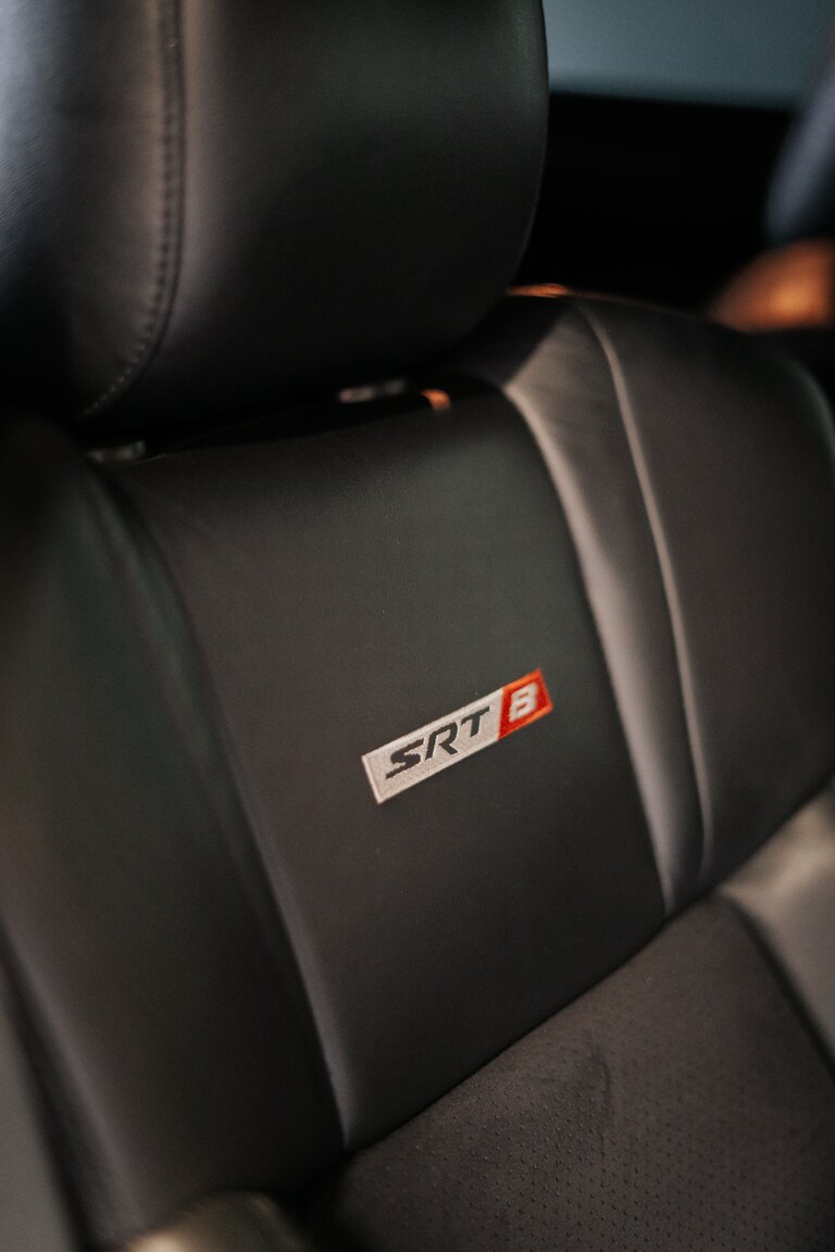 Innenraumfoto von 2006 Chrysler 300C SRT-8 (6)