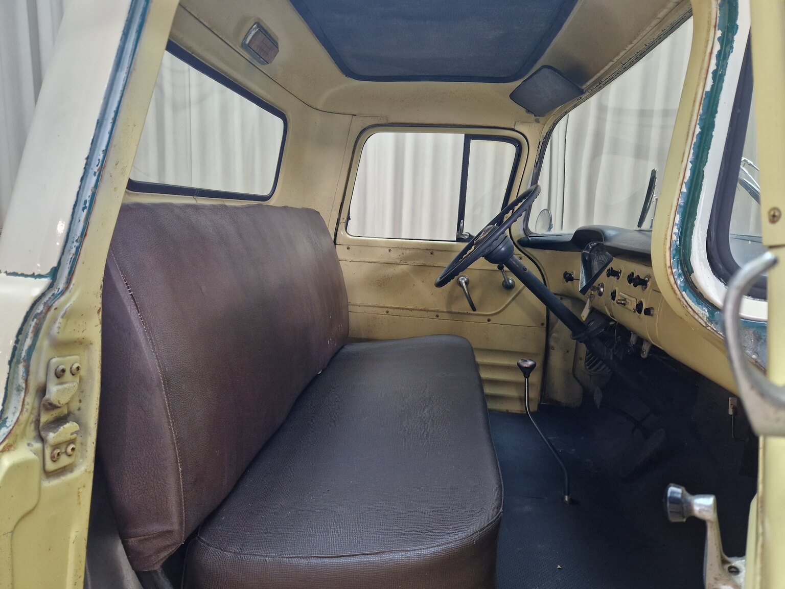 Interior image of Chevrolet Apache (SÅLD PÅ PLATS) 