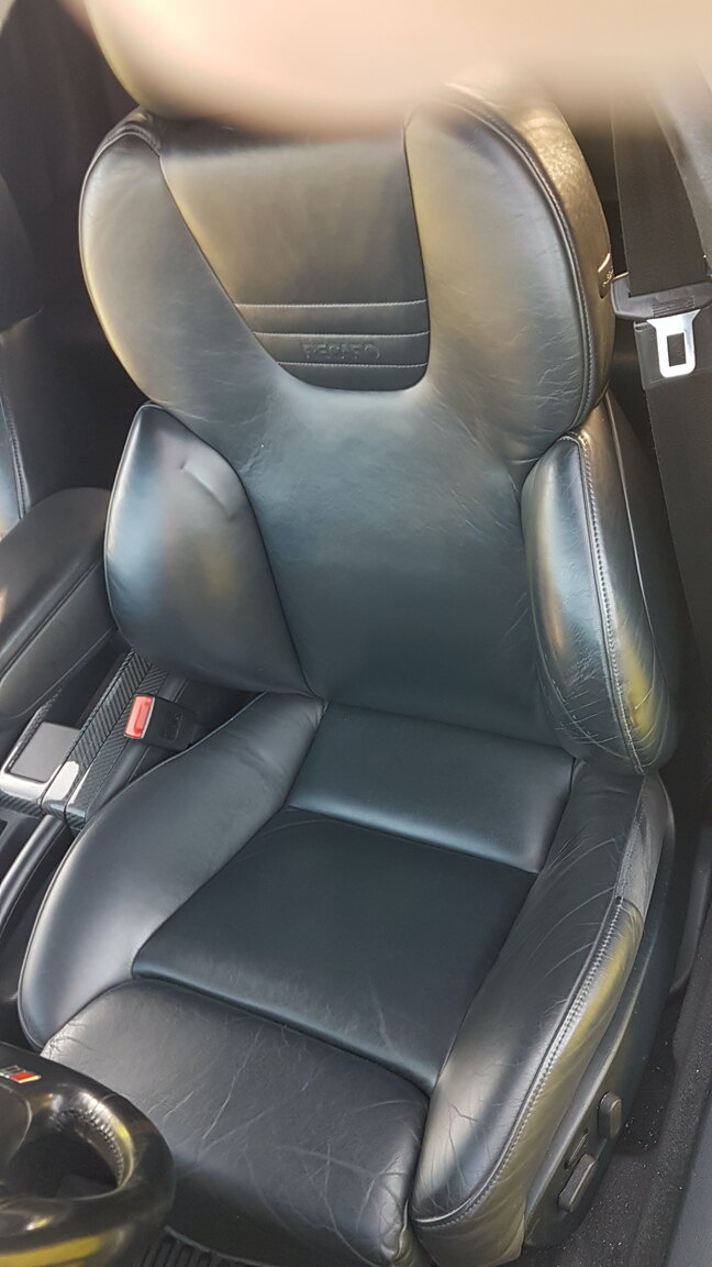 Interior image of 2000 Audi S6 Avant