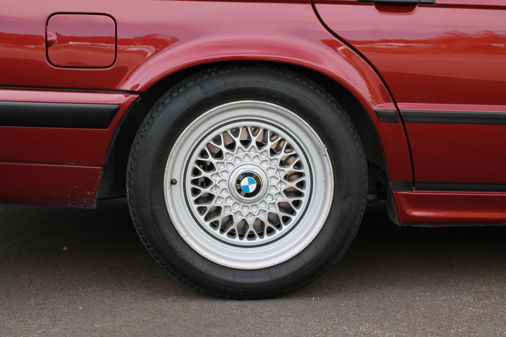 Exteriörbild på 1993 BMW 540i Sedan (94)