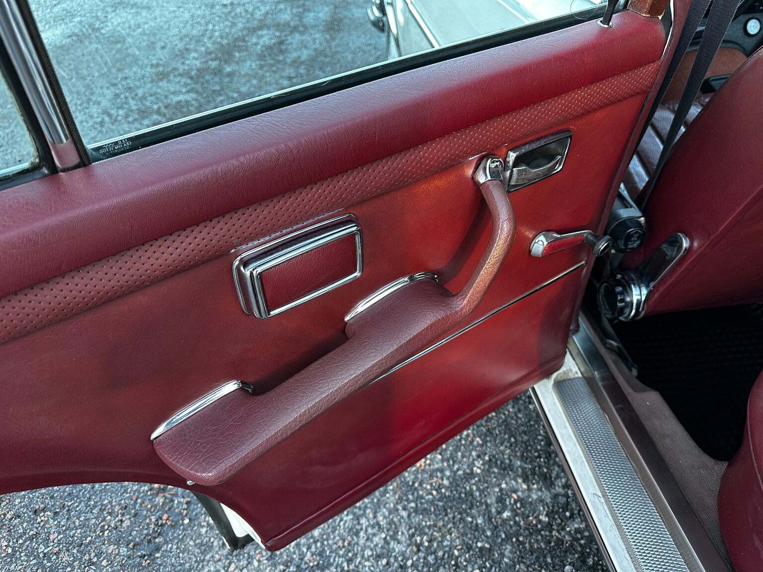 Interior image of 1967 Mercedes-Benz 250 S