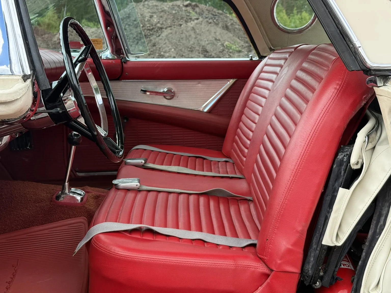 Innenraumfoto von 1957 Ford Thunderbird (3)