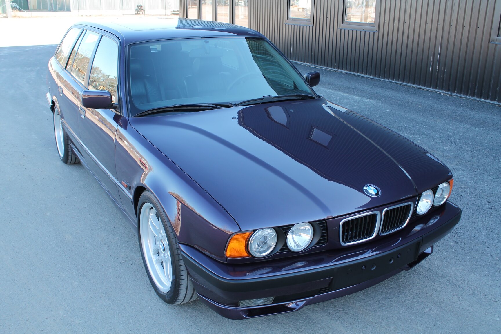 Exteriörbild på 1996 BMW 540i Touring "No Reserve Auction"
