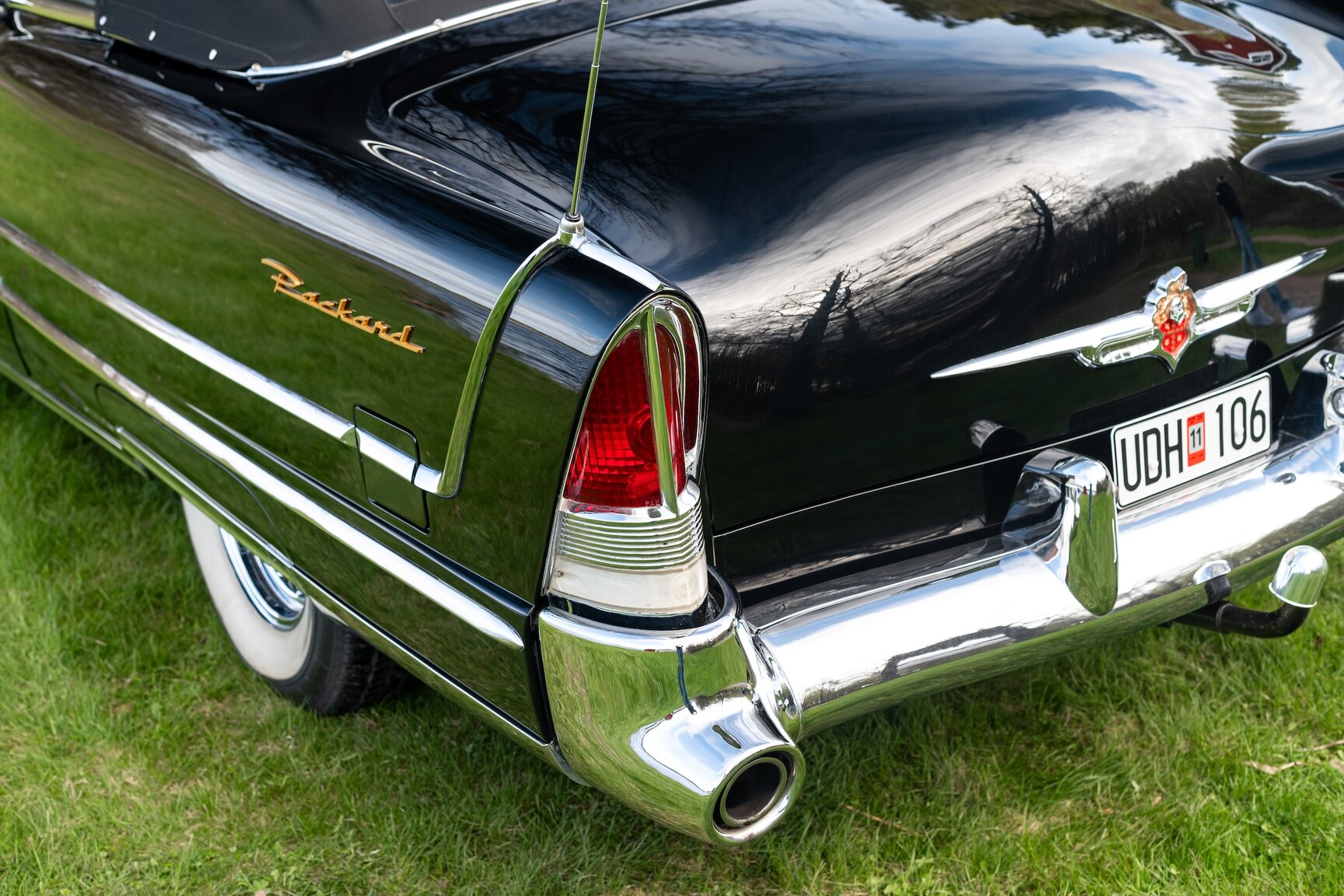 Exterior image of 1955 Packard Caribbean Cabriolet  (30)