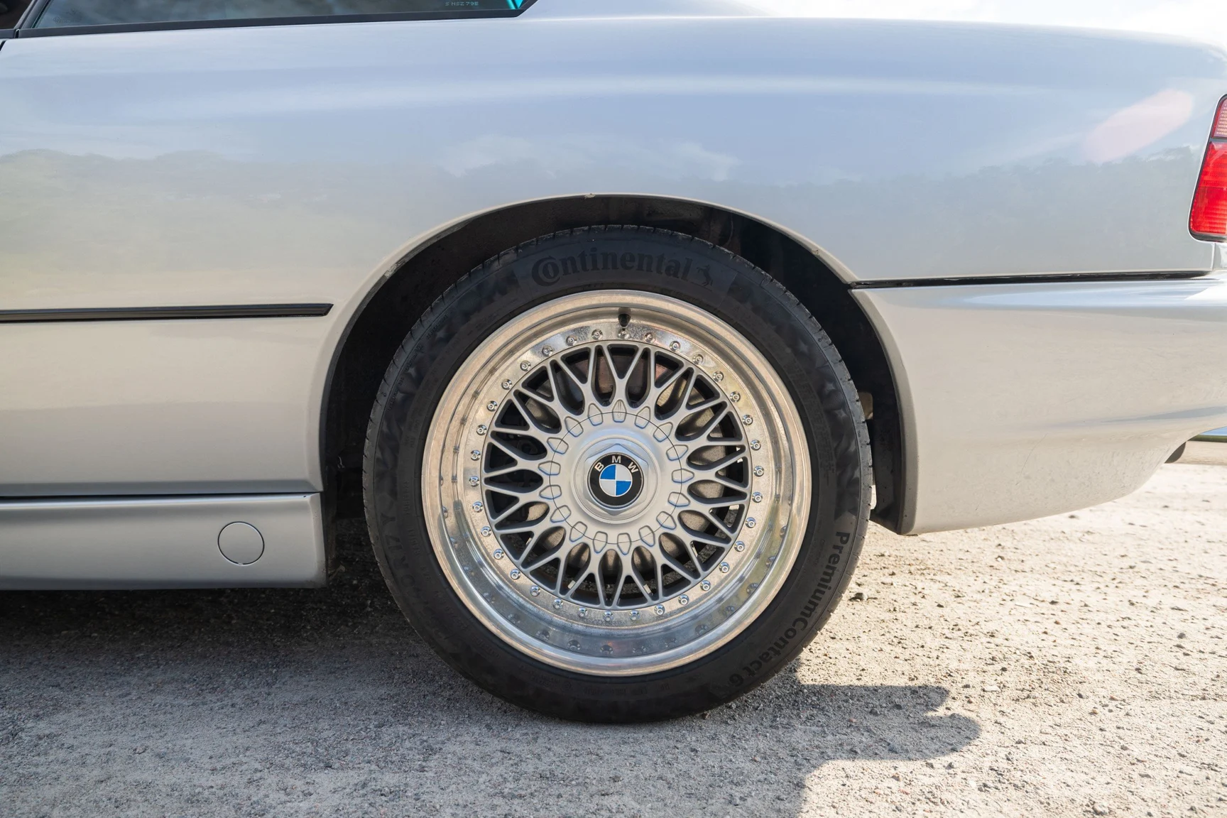 Exterior image of 1991 BMW 850i (20)
