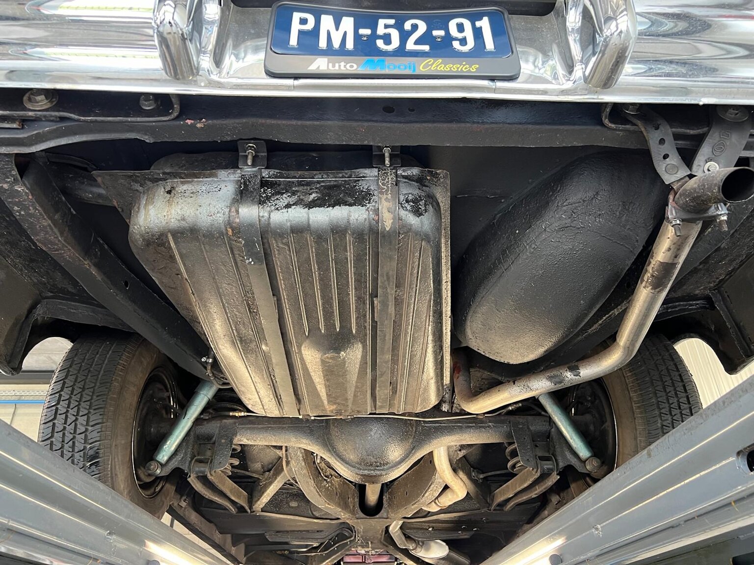 Image of 1958 Pontiac Chieftain mechanics