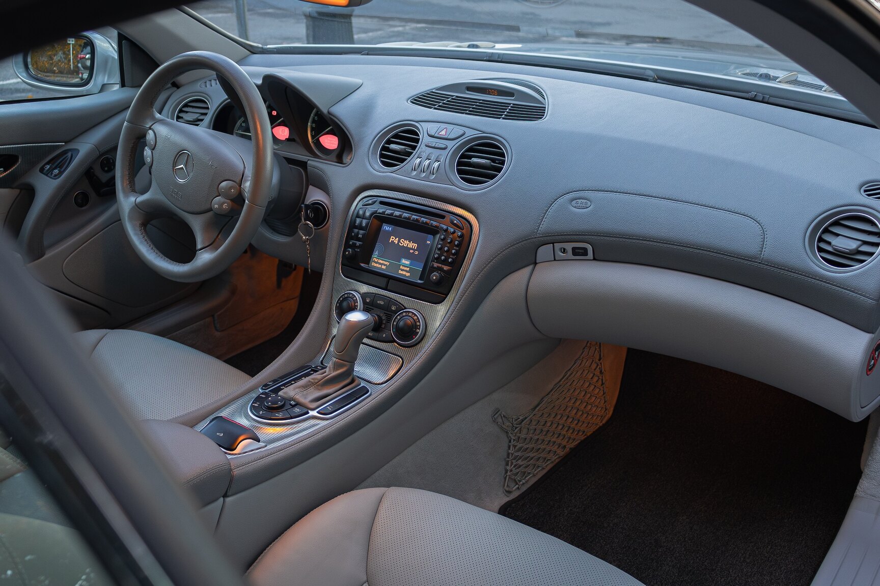 Interior image of 2002 Mercedes-Benz SL 500