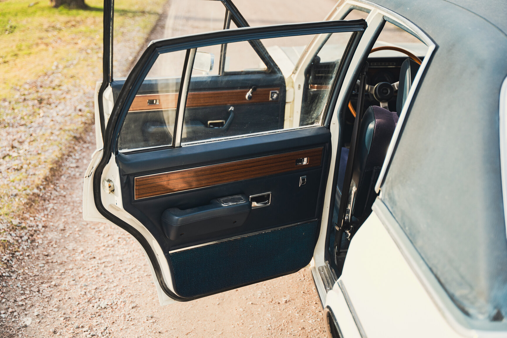 Interior image of 1973 Opel Diplomat V8