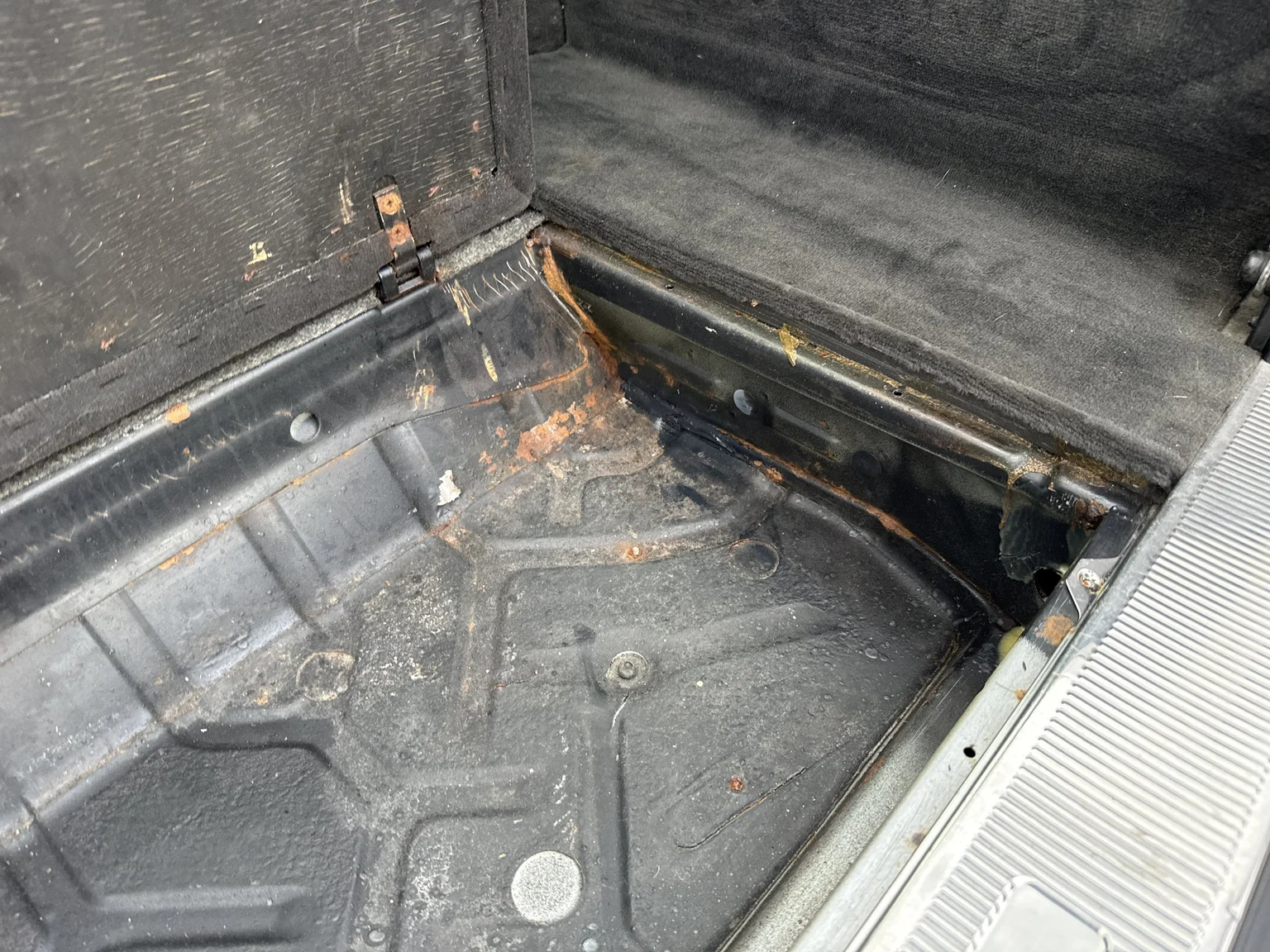 Interior image of 1994 Mercedes-Benz E 320 T (86)