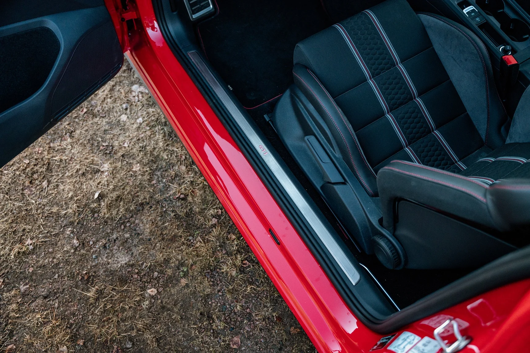 Interior image of 2016 Volkswagen Golf GTi Clubsport S - no. 291/400 (33)