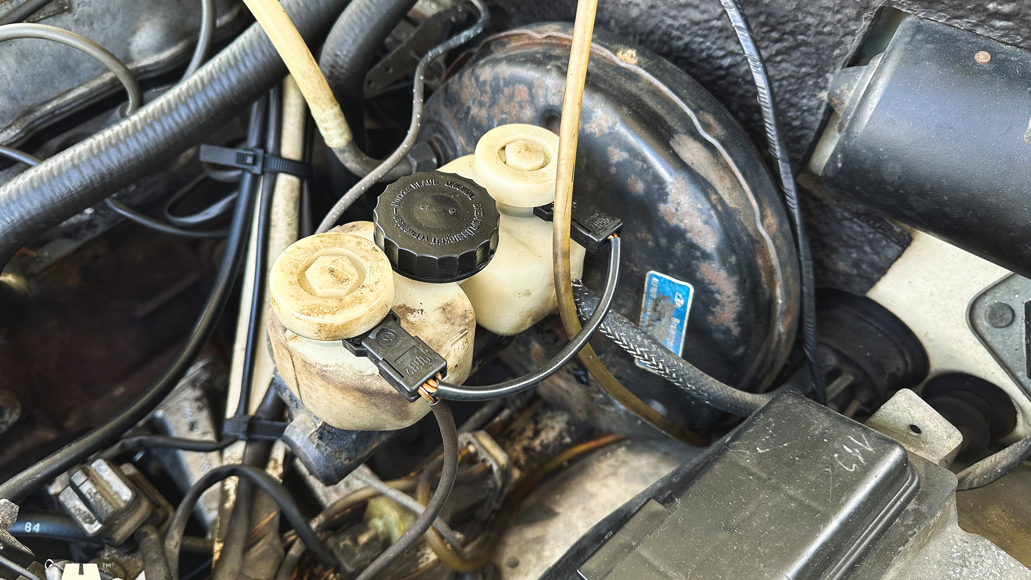 Image of 1972 Mercedes-Benz 200 mechanics