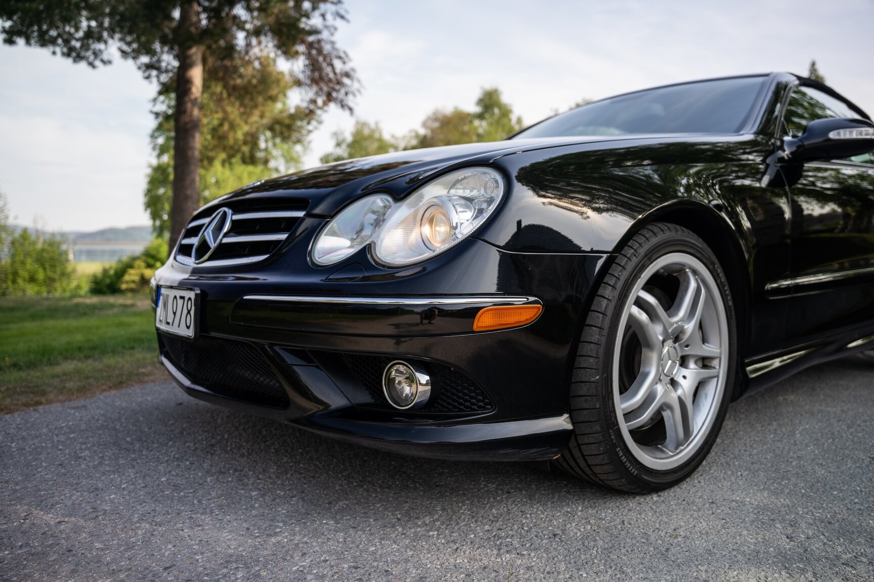 Exterior image of 2009 Mercedes-Benz CLK 550