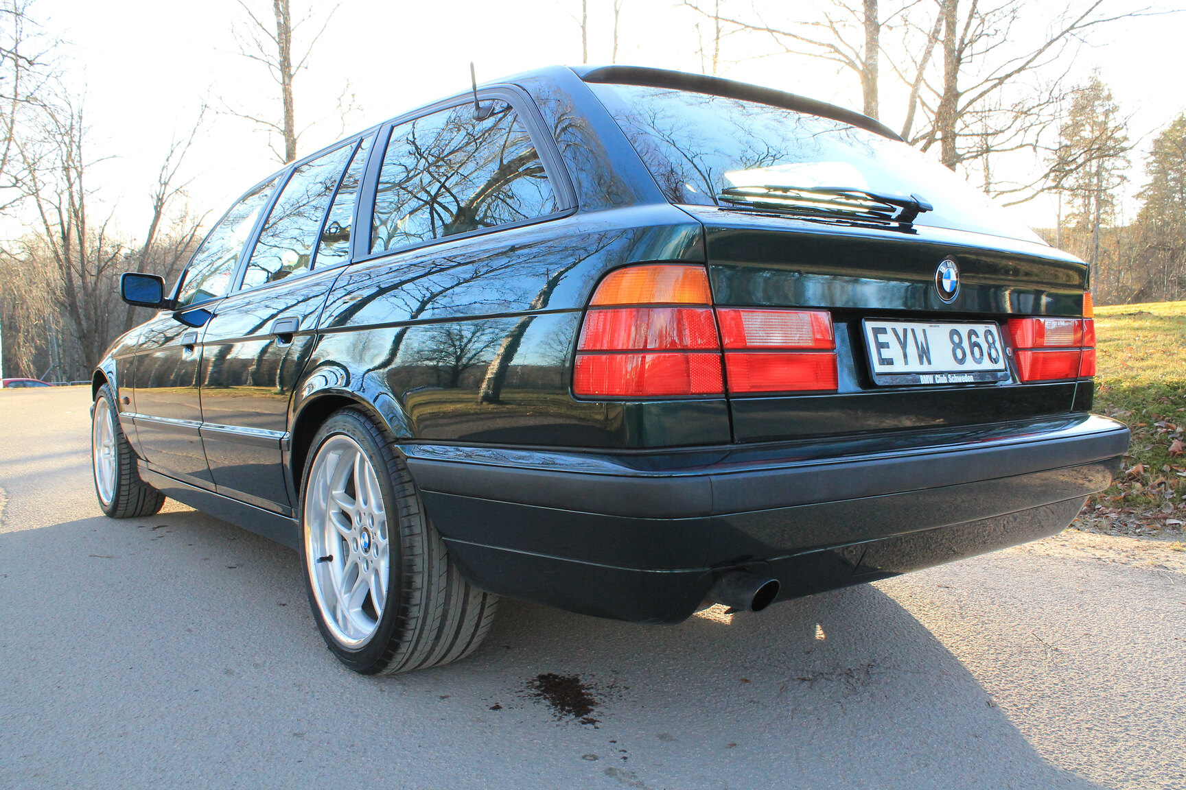 Exterior image of 1996 BMW 520i Touring