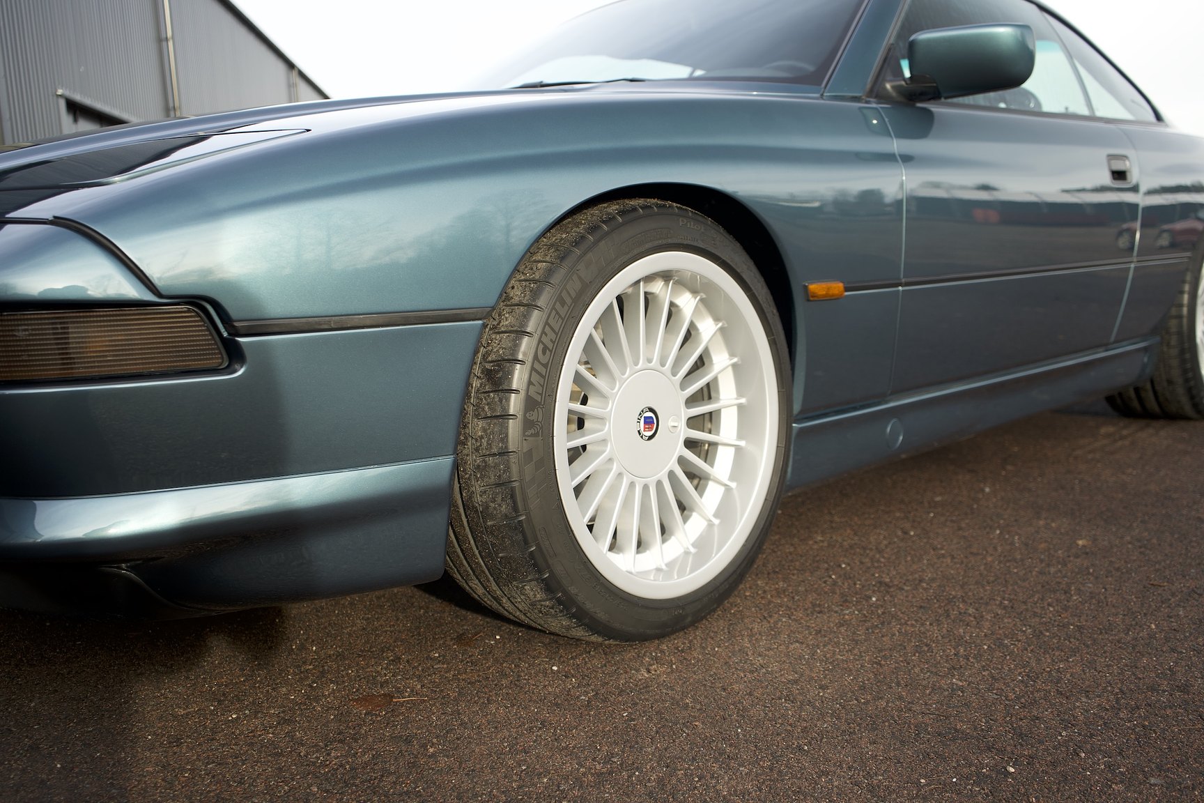 Exteriörbild på 1992 BMW 850i 6-speed manual - NO RESERVE