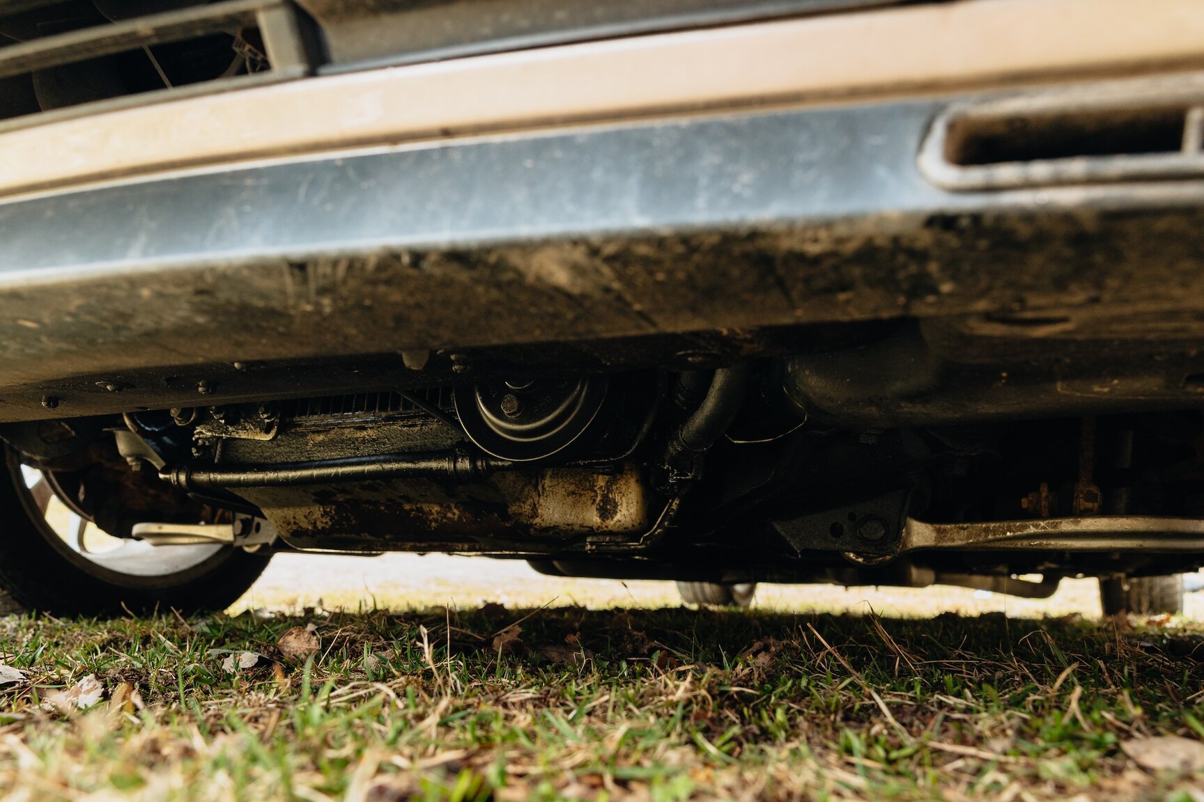 Image of 1990 BMW 750iL (21) mechanics