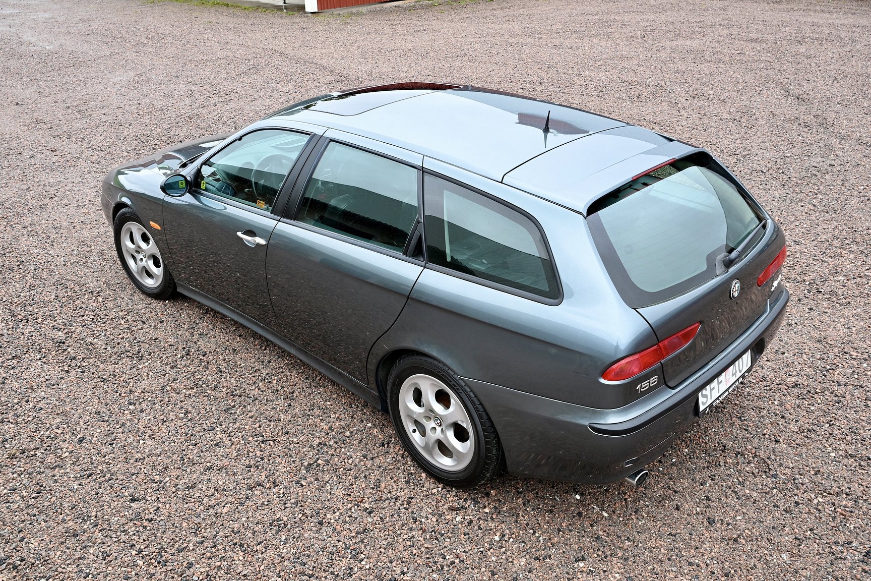 Exteriörbild på 2000 Alfa Romeo 156 Sportwagon TS Selespeed Distinctive