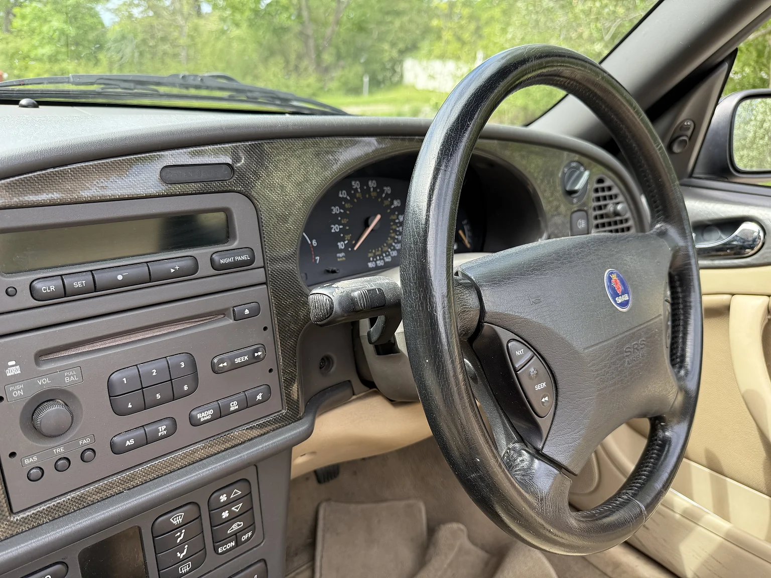 Interior image of 2002 Saab 9-3 2.0T SE Convertible – NO RESERVE (22)