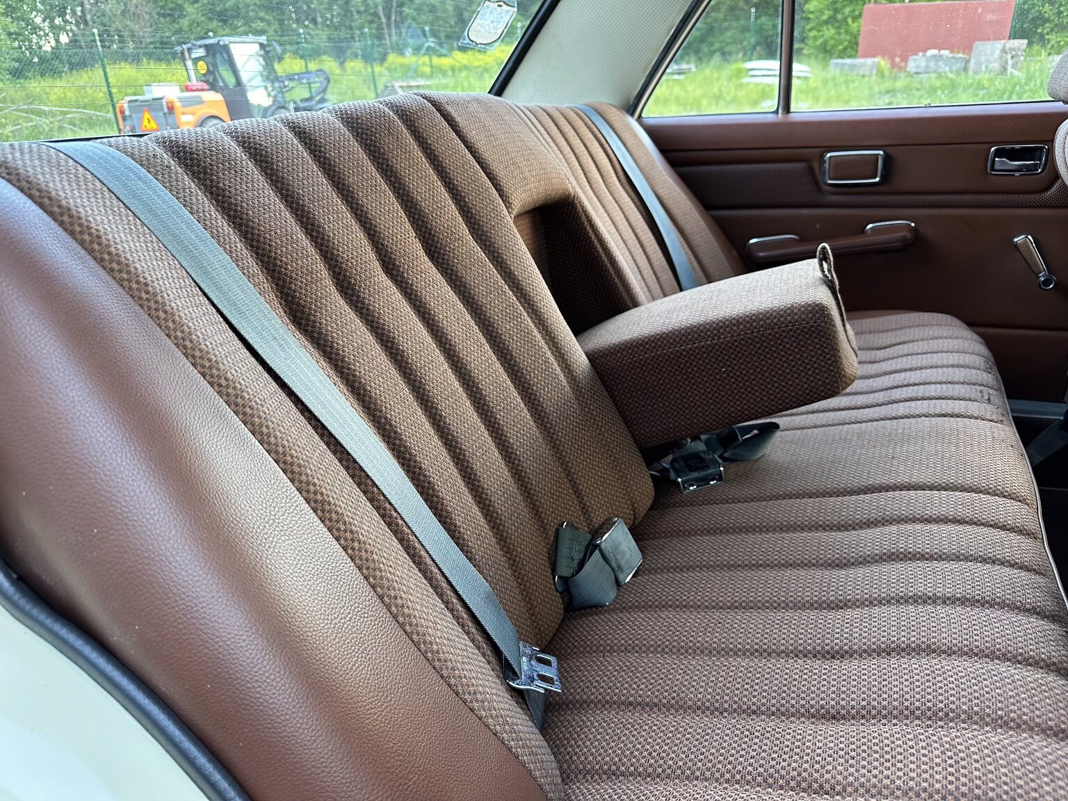 Interior image of 1974 Mercedes Benz 230.6