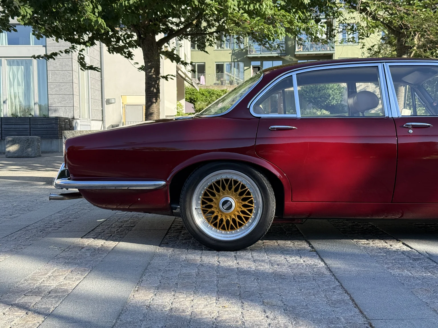 Exteriörbild på 1970 Jaguar XJ12 Performance (11)