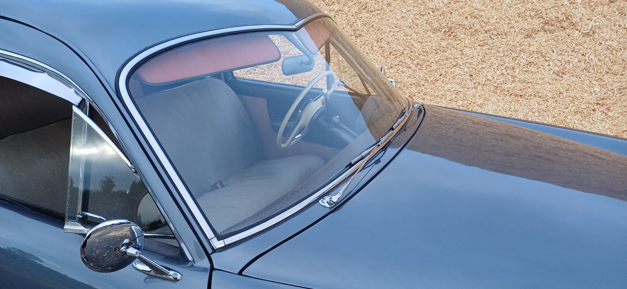 Exteriörbild på 1953 Kaiser Deluxe Club 2-door