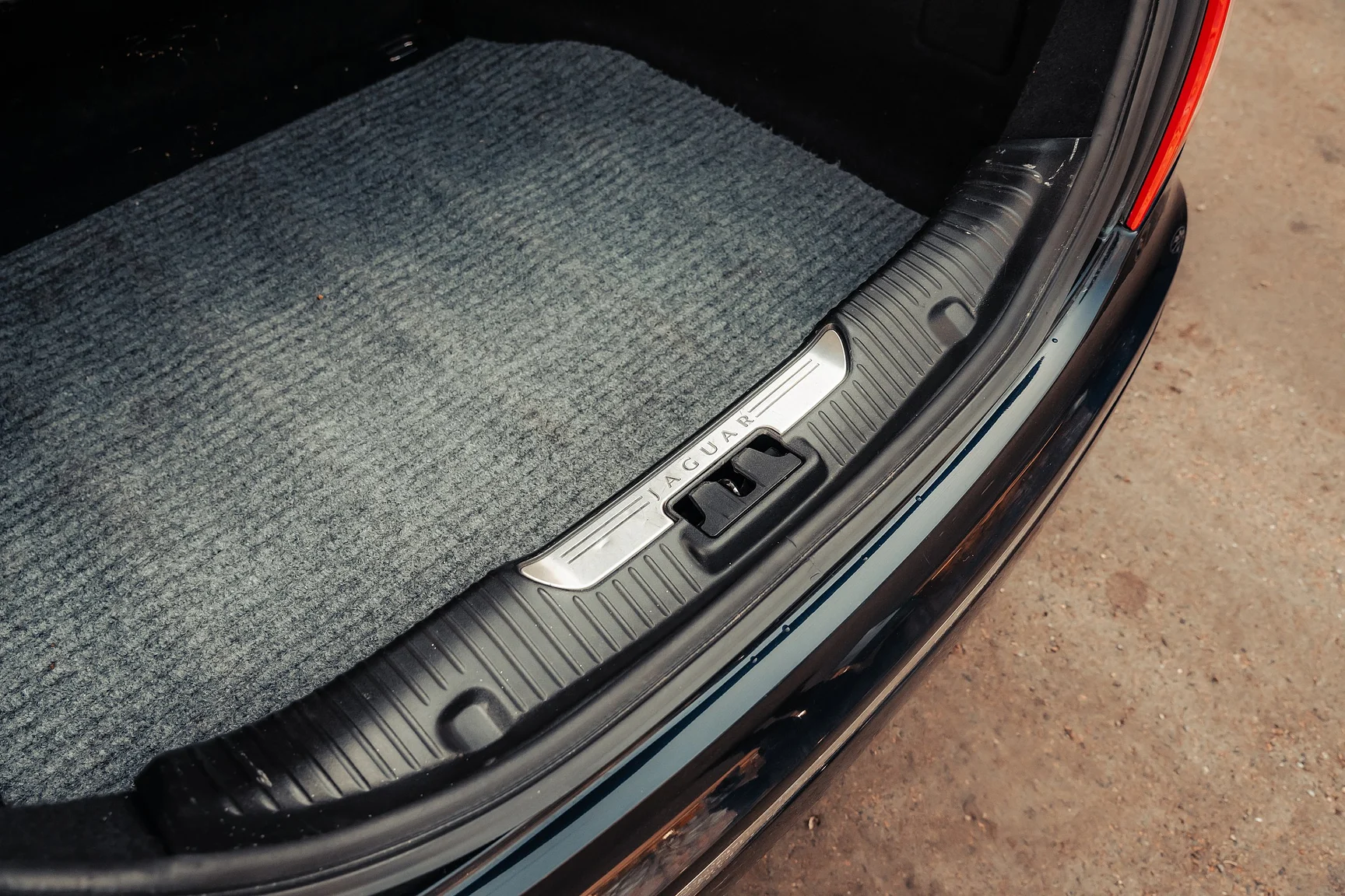 Interior image of 2012 Jaguar XJ (58)