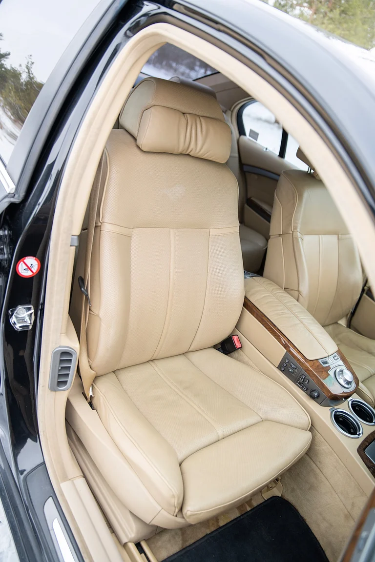 Innenraumfoto von 2002 BMW  745 iA (24)