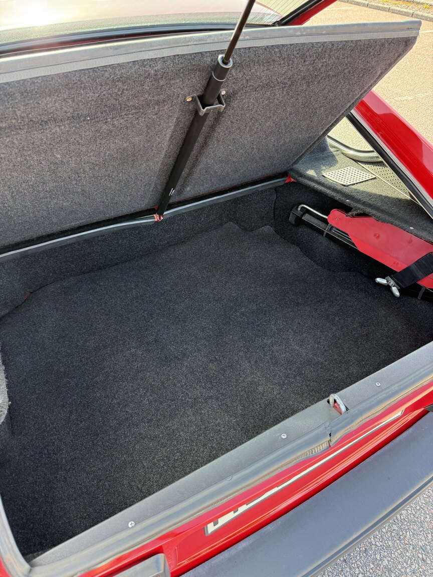 Innenraumfoto von 1986 Alfa Romeo Alfetta GTV 2.0