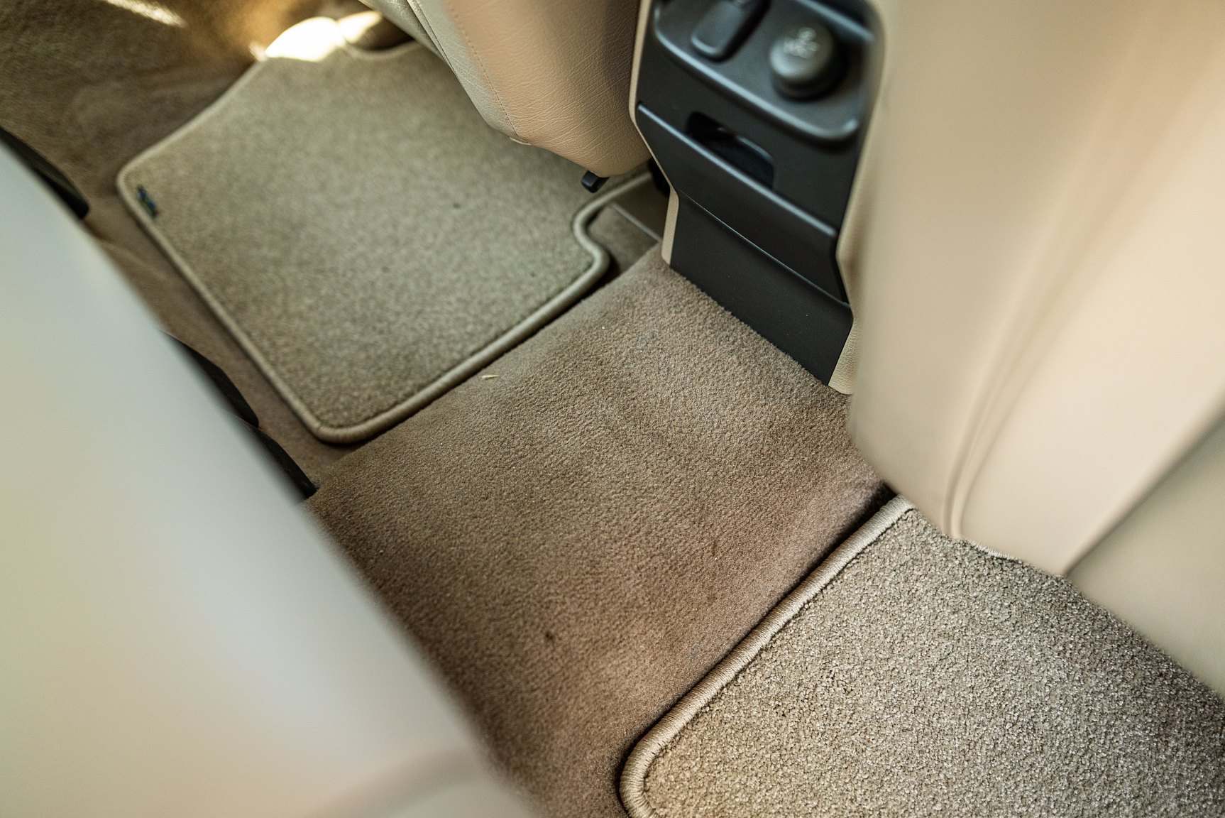 Interior image of 2000 Volvo V70 XC 2.4 T AWD 