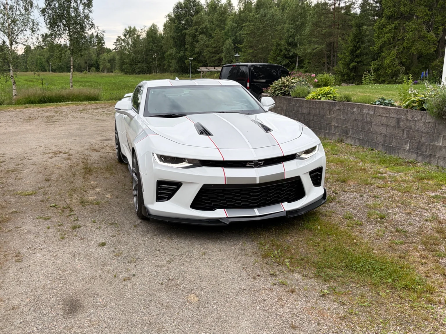 Exteriörbild på 2017 Chevrolet Camaro SS (9)