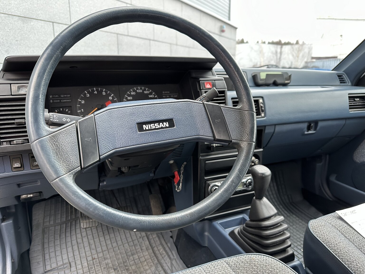 Innenraumfoto von 1988 Nissan Sunny (8)