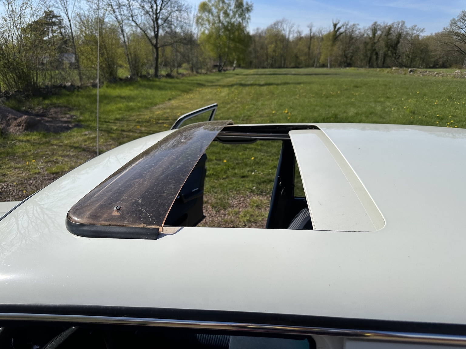 Exteriörbild på 1985 Mercedes-Benz 200 (40)