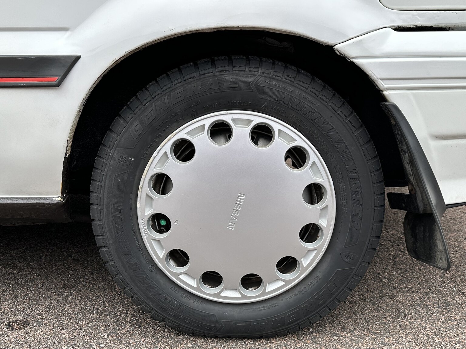 Exteriörbild på 1988 Nissan Sunny (8)