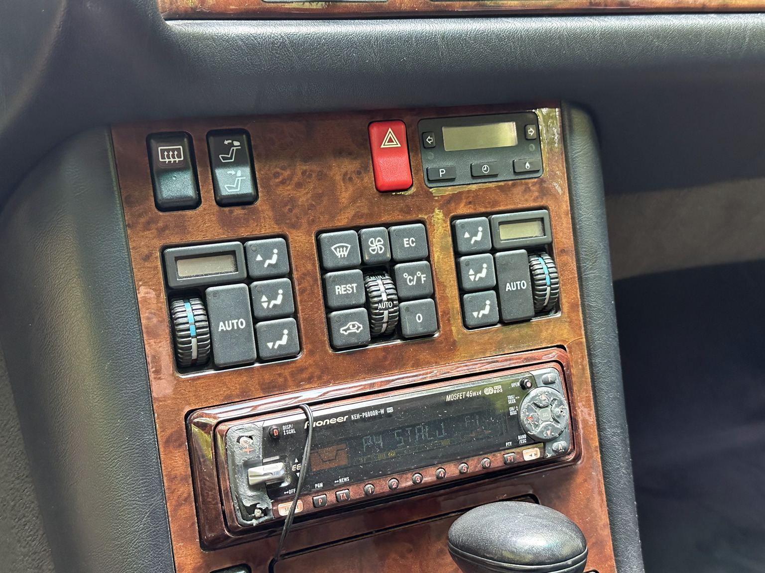 Innenraumfoto von 1992 Mercedes 300 SE (8)