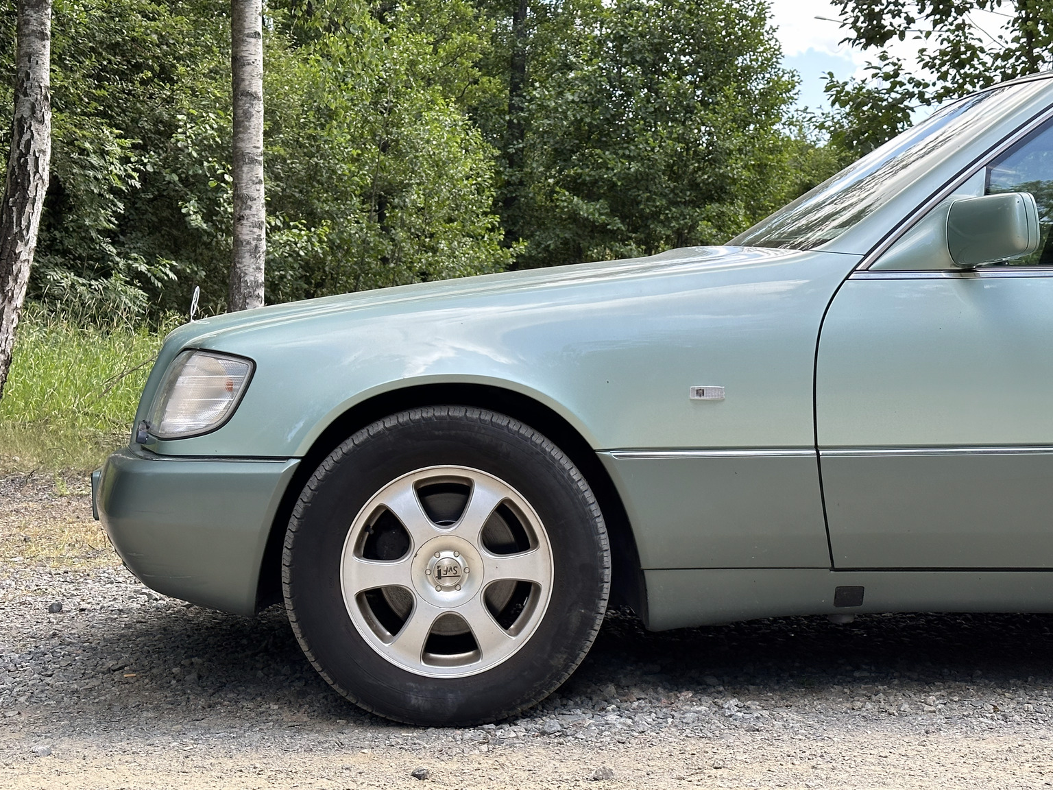 Exterior image of 1992 Mercedes 300 SE (5)