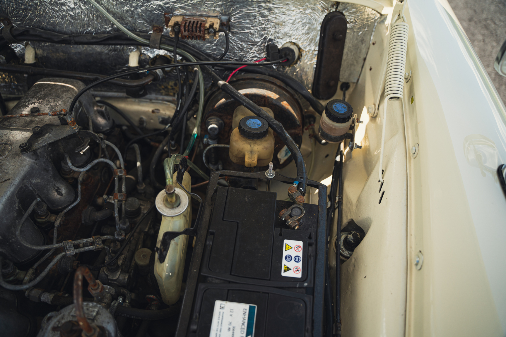 Image of 1966 Mercedes-Benz 200 D "Heckflosse" mechanics