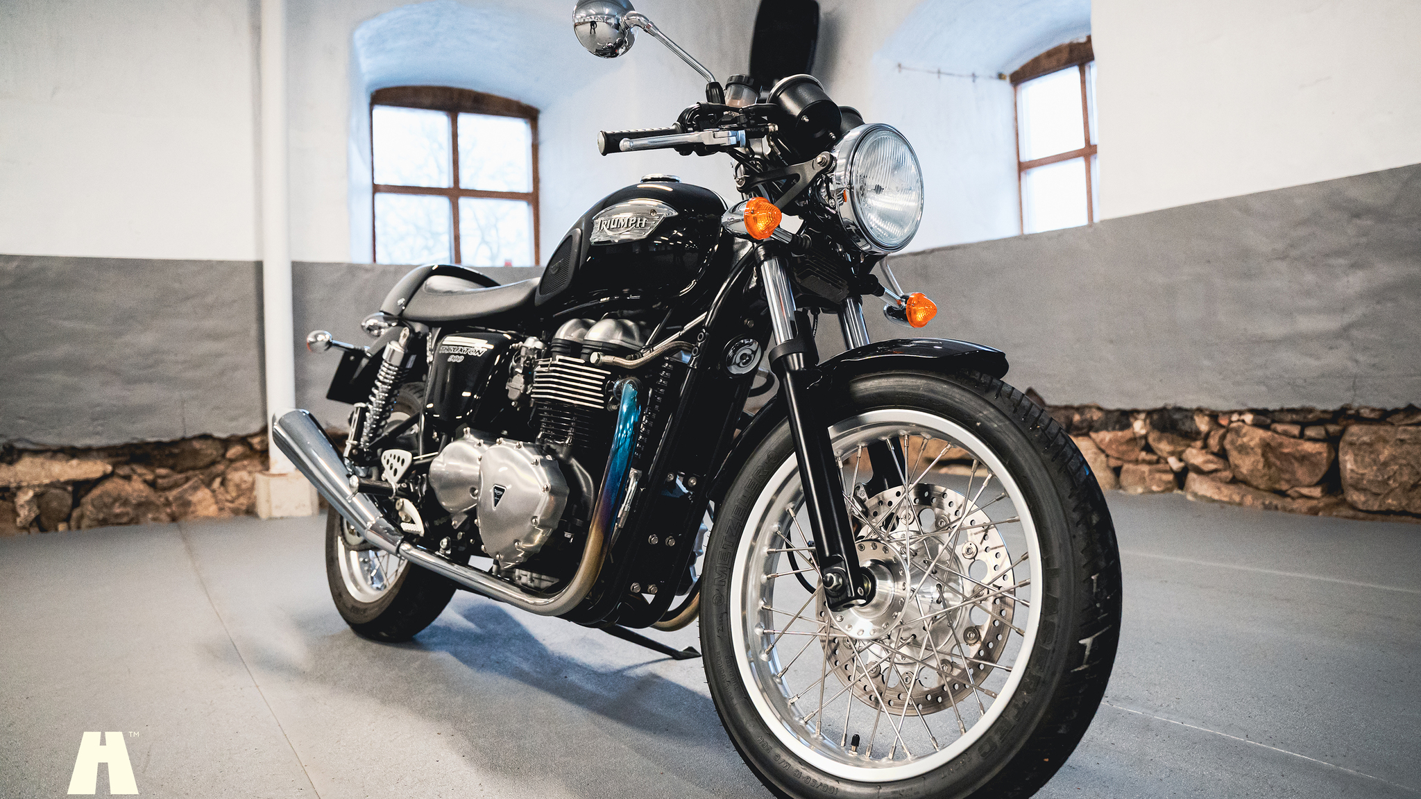 Exterior image of 2007 Triumph Thruxton 900 (1)