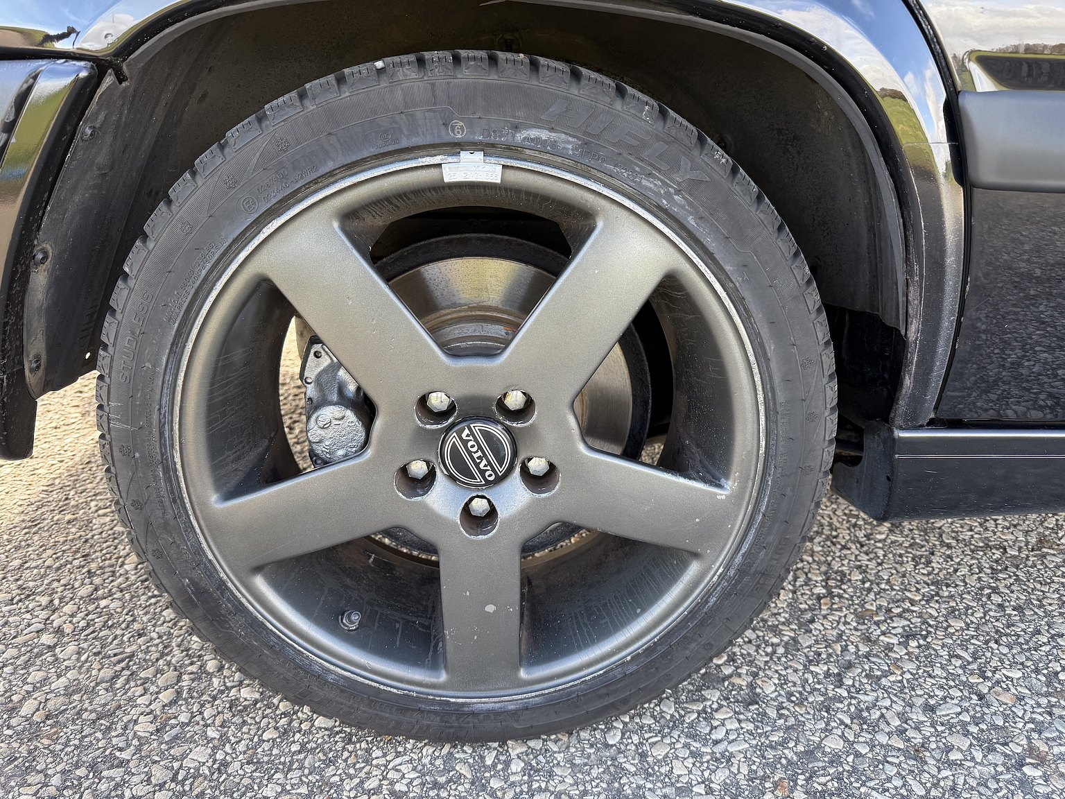 Exterior image of 1995 VOLVO 855 T5R T-5R