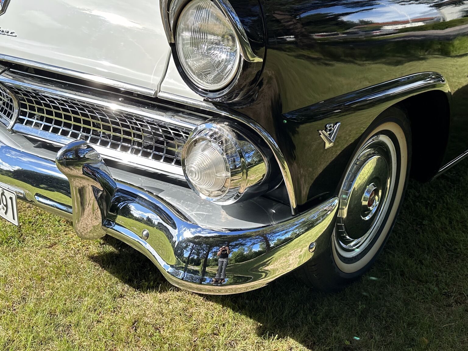 Exterior image of 1955 Ford Fairlane Crown Victoria