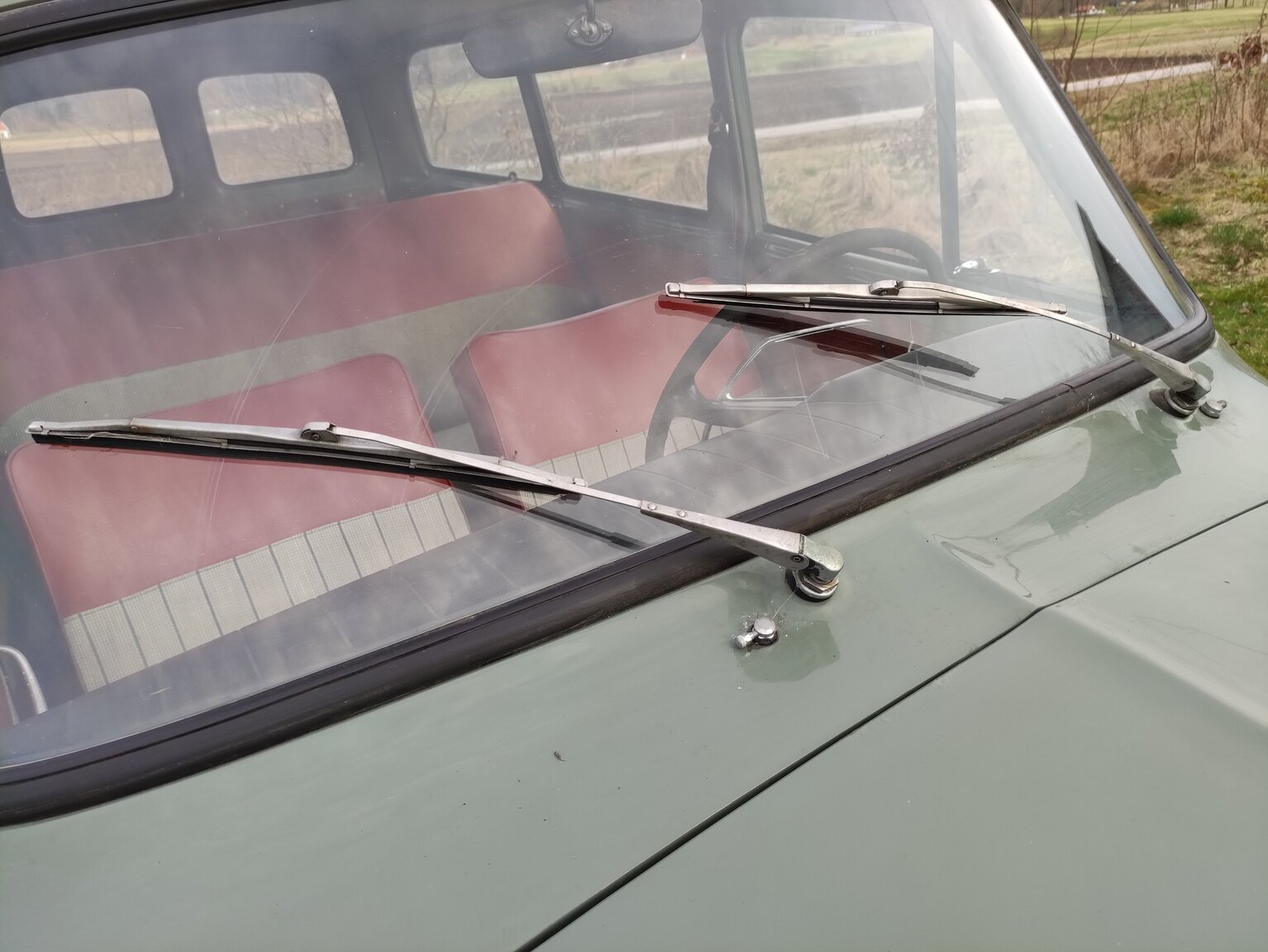 Exterior image of 1960 Volvo P210 Duett