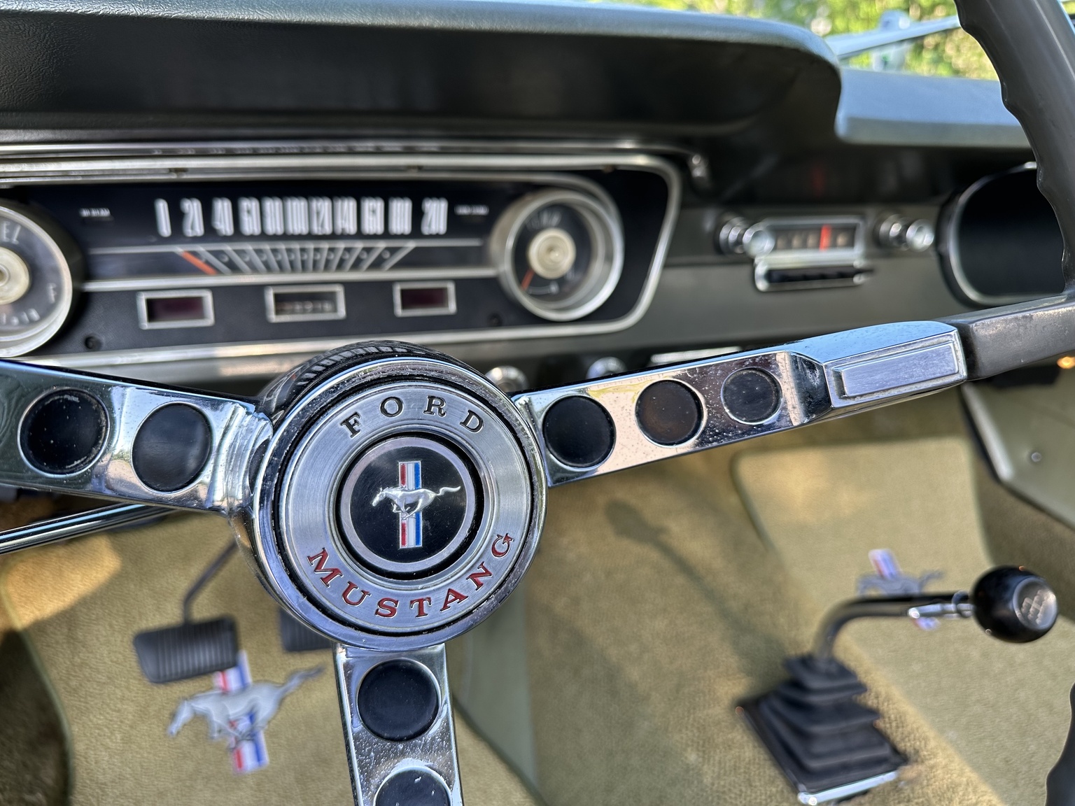 Interior image of 1965 Ford Mustang 289 Cabriolet