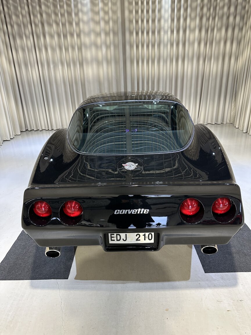 Exterior image of 1975 Chevrolet Corvette Stingray 