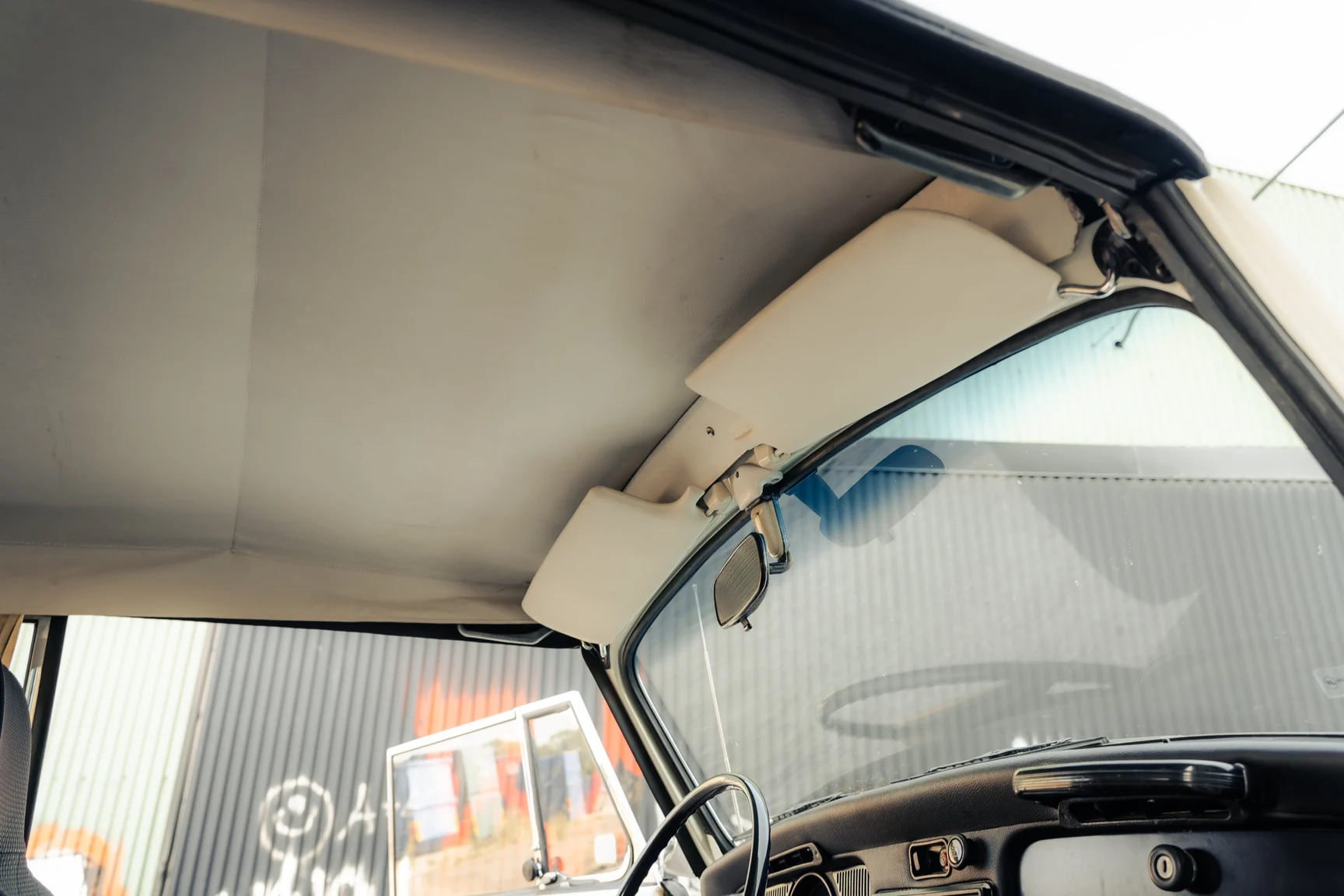 Innenraumfoto von 1972 Volkswagen 1302 S Cabriolet (38)
