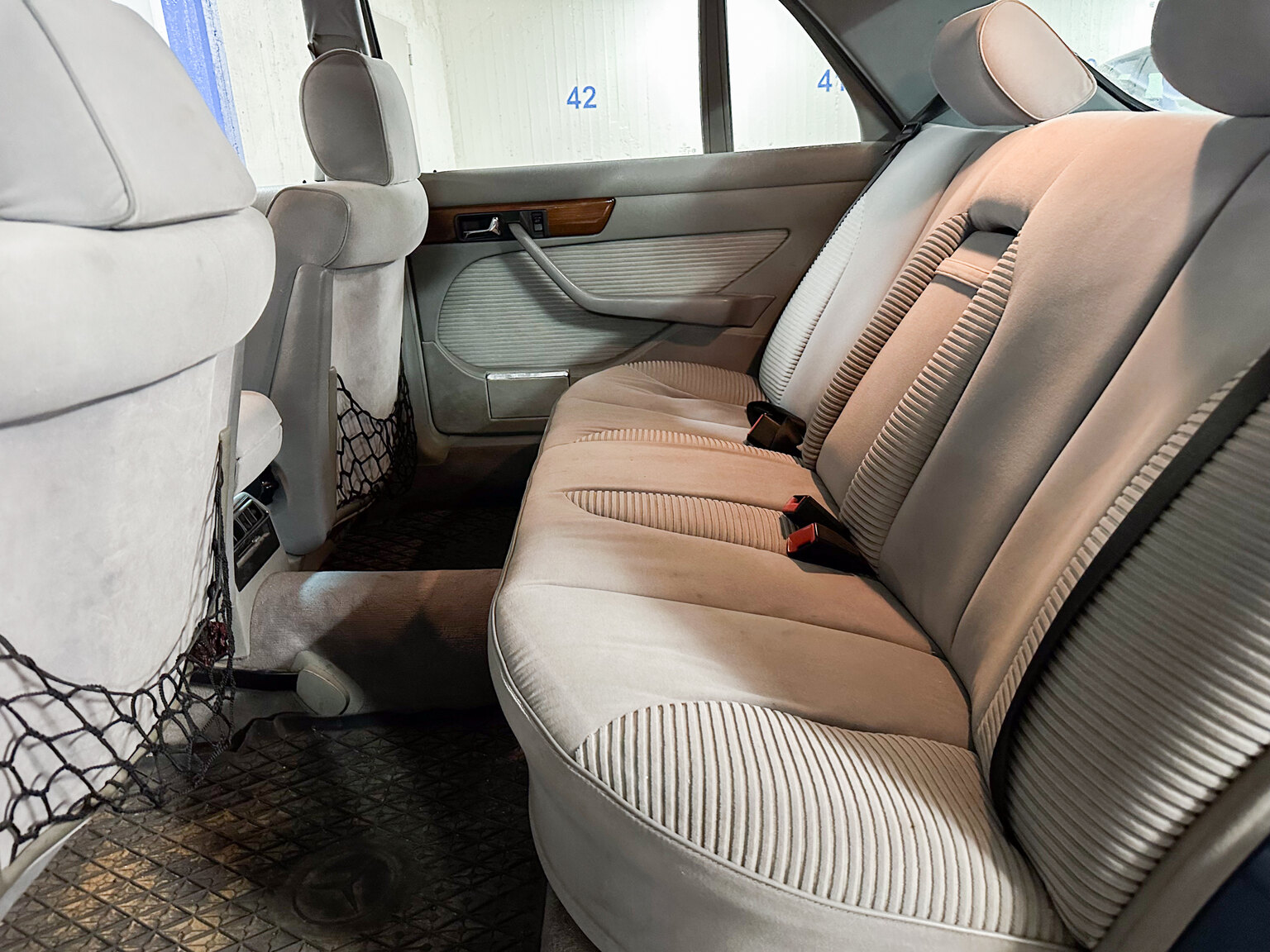 Interior image of 1985 Mercedes-Benz 500 SEL