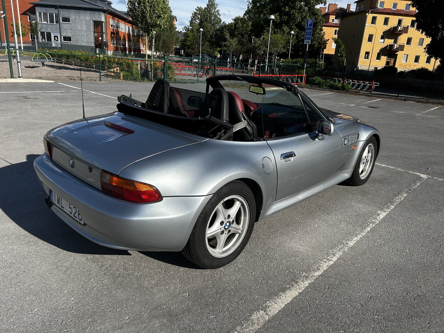 Exterior image of 1999 BMW Z3 2.8i (8)