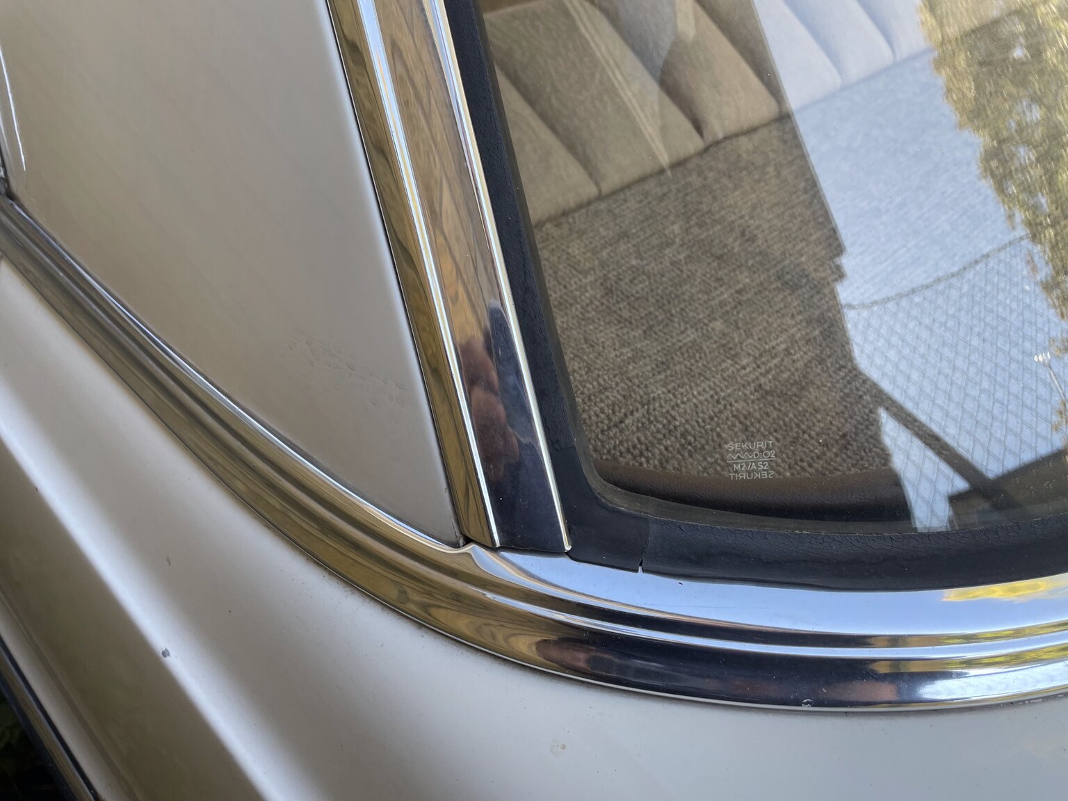 Exterior image of 1966 Mercedes-Benz 250s