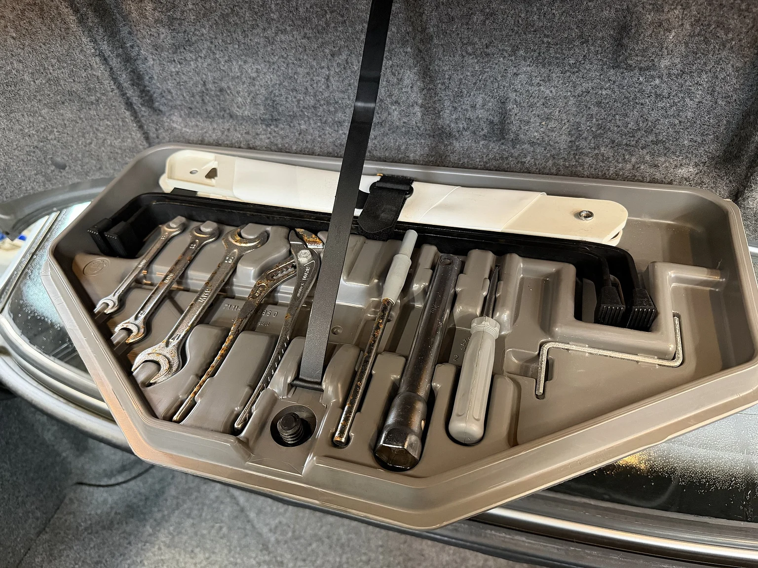 Interior image of 1988 BMW 535i - NO RESERVE (17)