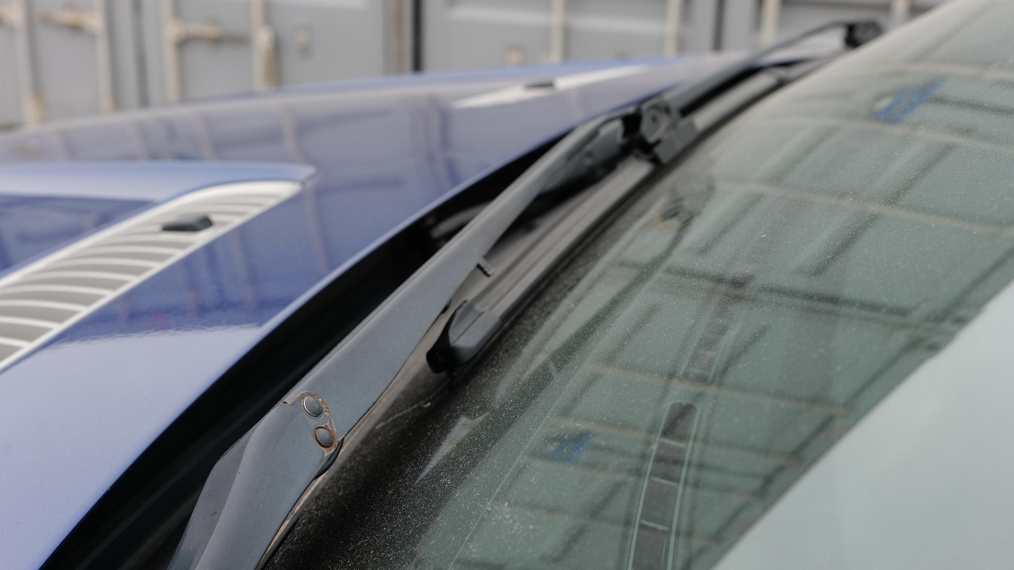 Exterior image of 2005 BMW X5 4,8IS (38)