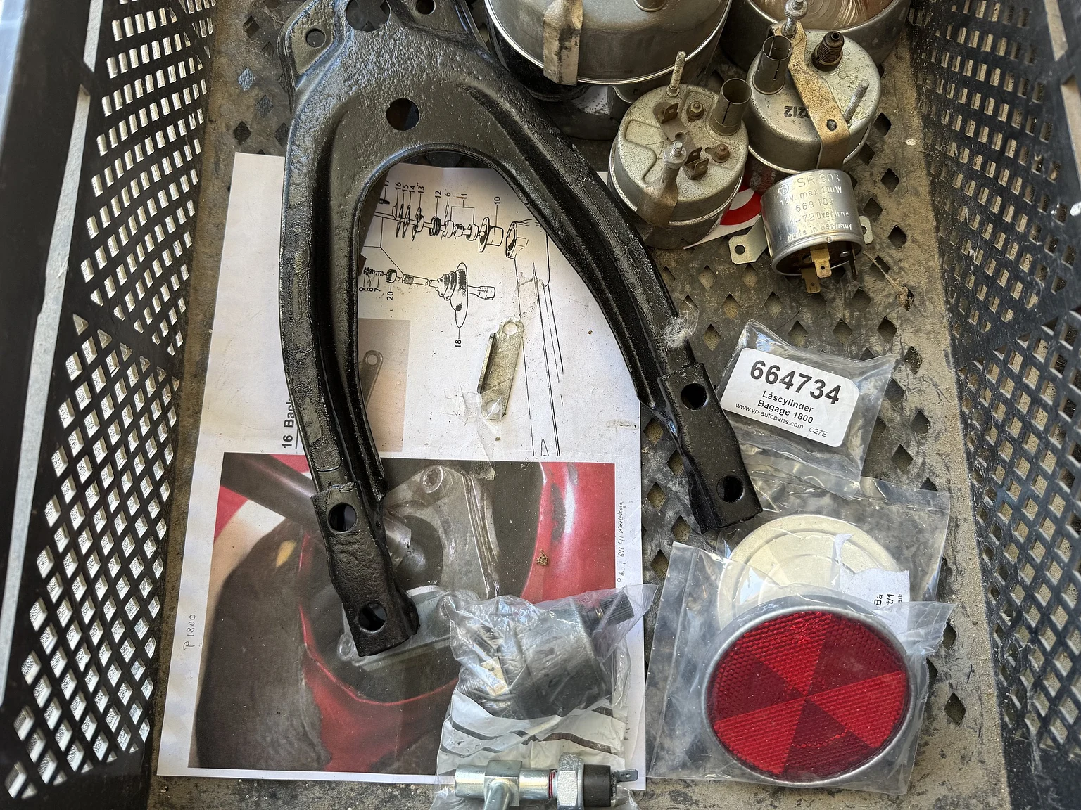 Image of 1966 Volvo P 1800S mechanics (27)