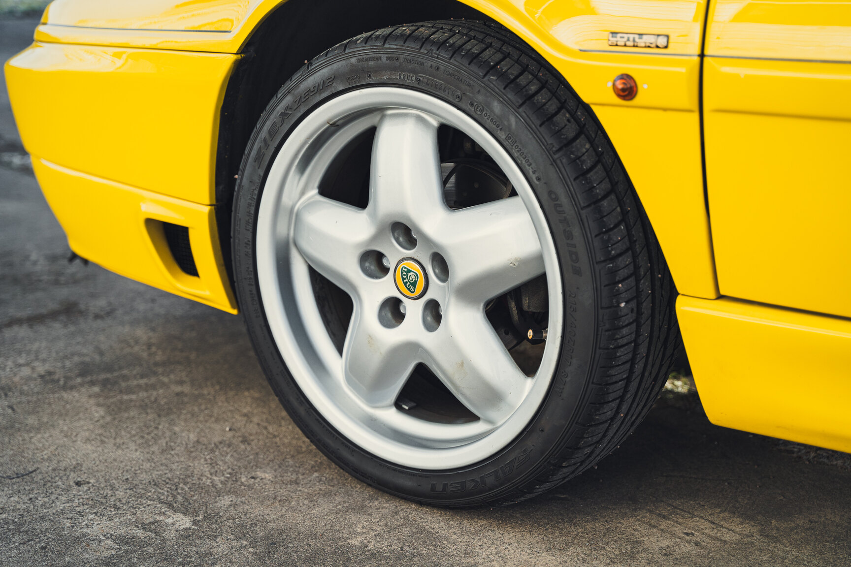 Exterior image of 1989 Lotus Esprit Turbo SE