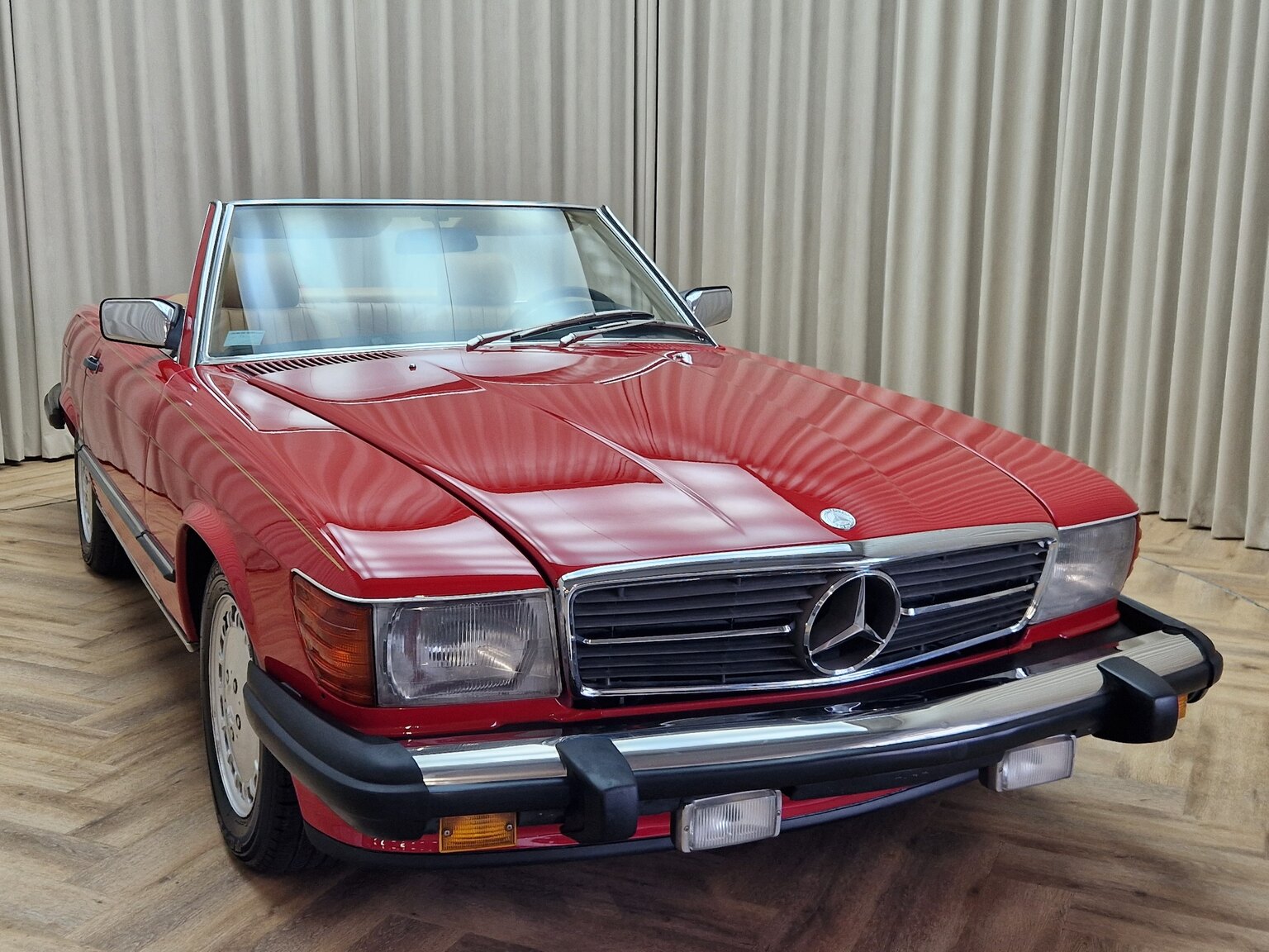 Aussenfoto Mercedes-Benz 560SL